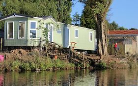 Marshlands Lakeside Nature Retreat
