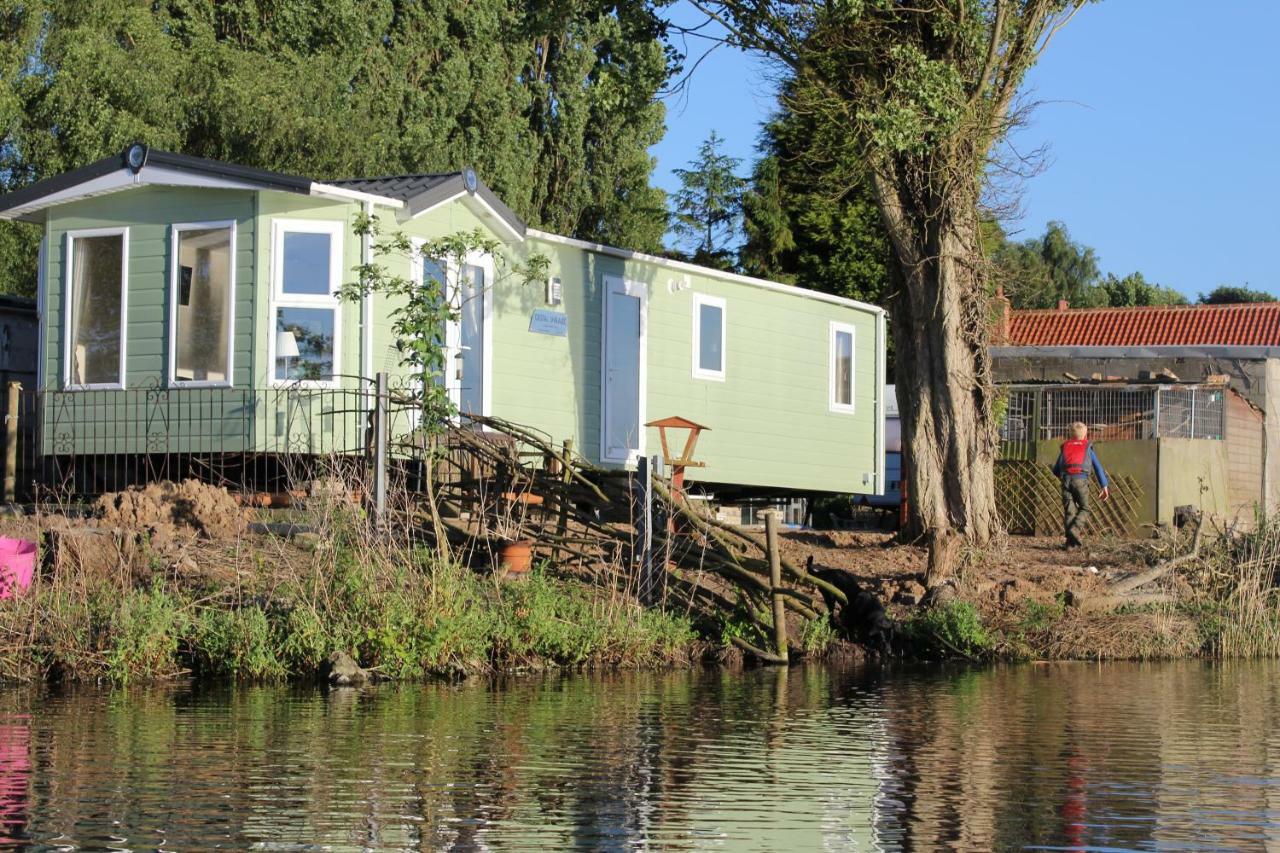 Marshlands Lakeside Nature Retreat Barton-upon-Humber Exterior photo